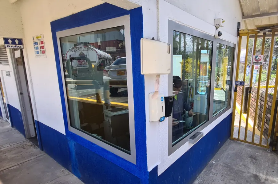 Cristal blindado cuarto de operaciones